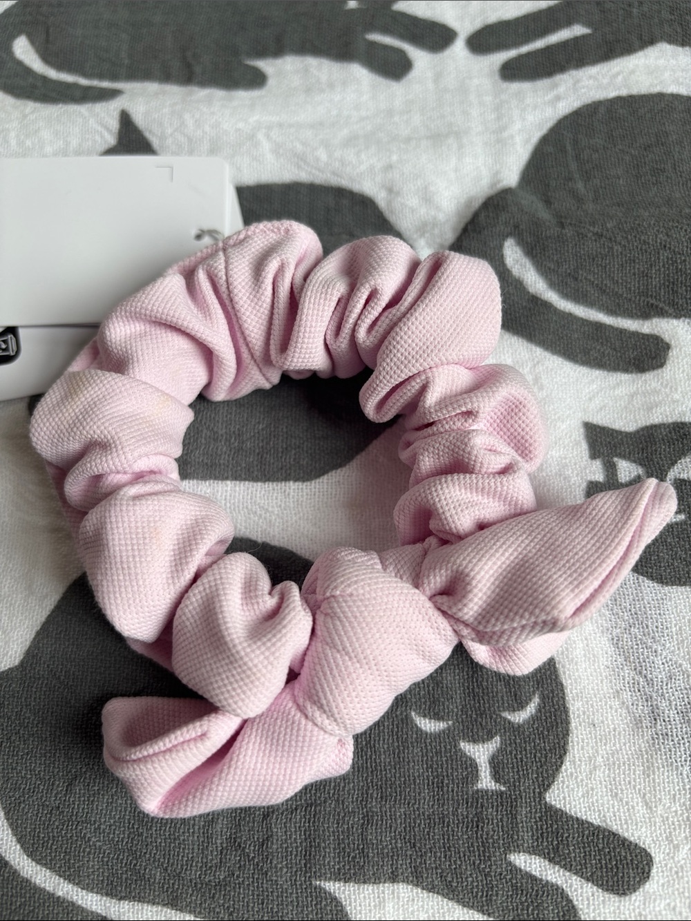 Lululemon Uplifting Scrunchie *Bow Meadowsweet Pink NWT